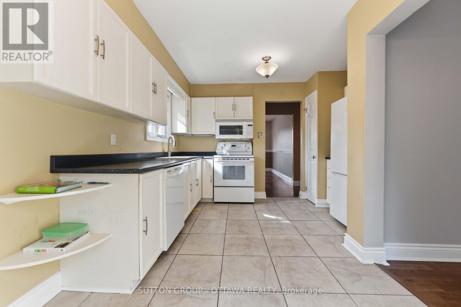 16 Crimson Gate Property Photo 10
