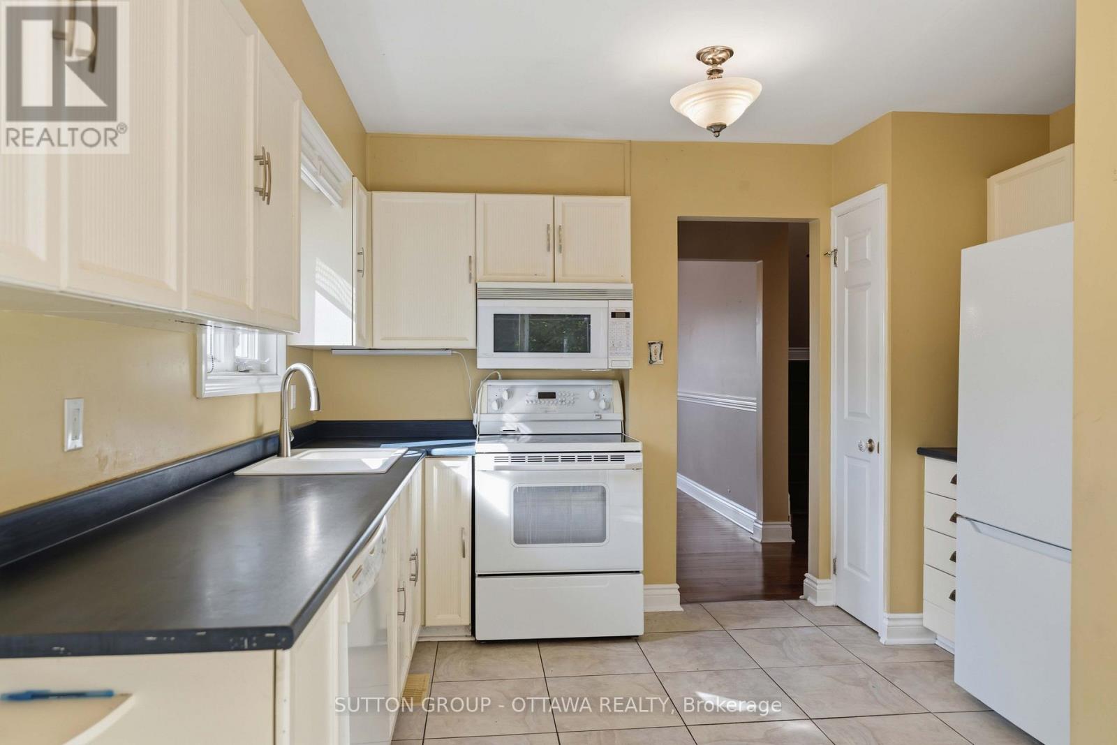 16 Crimson Gate Property Photo 11