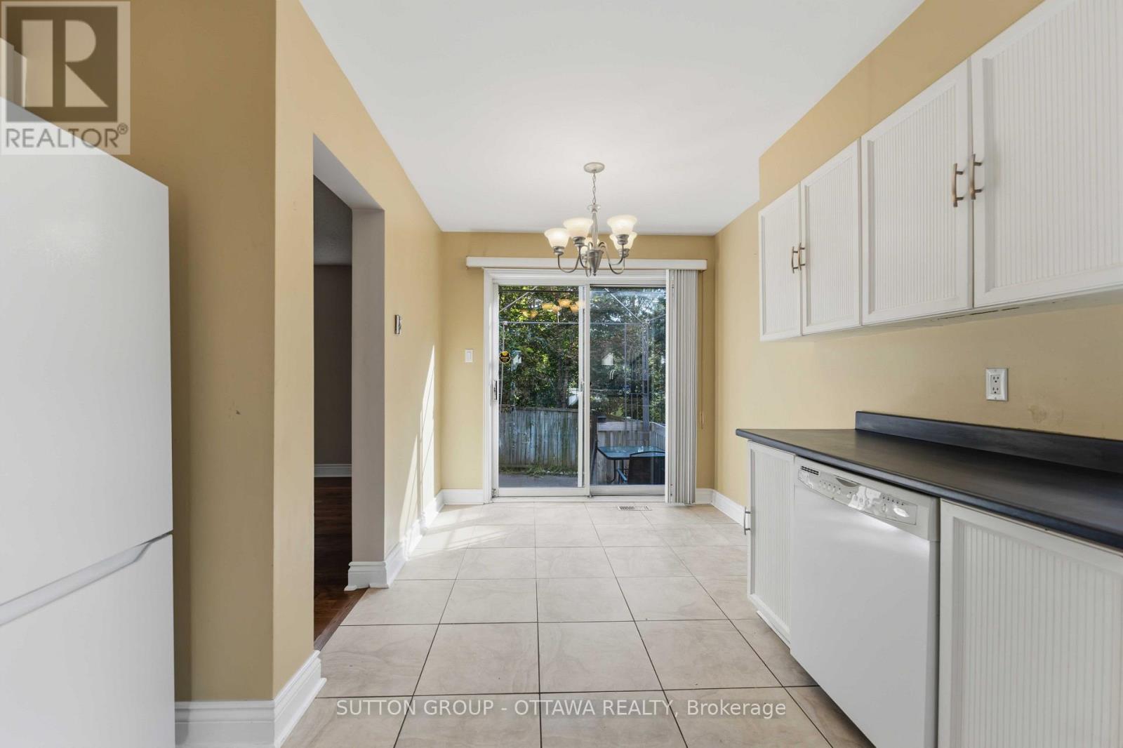16 Crimson Gate Property Photo 12