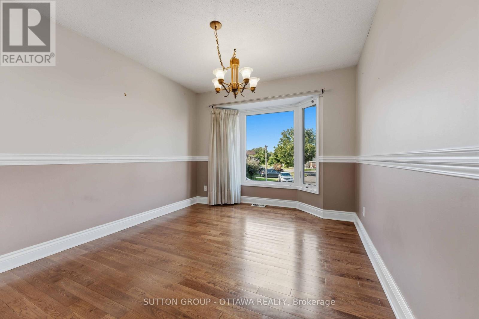16 Crimson Gate Property Photo 13