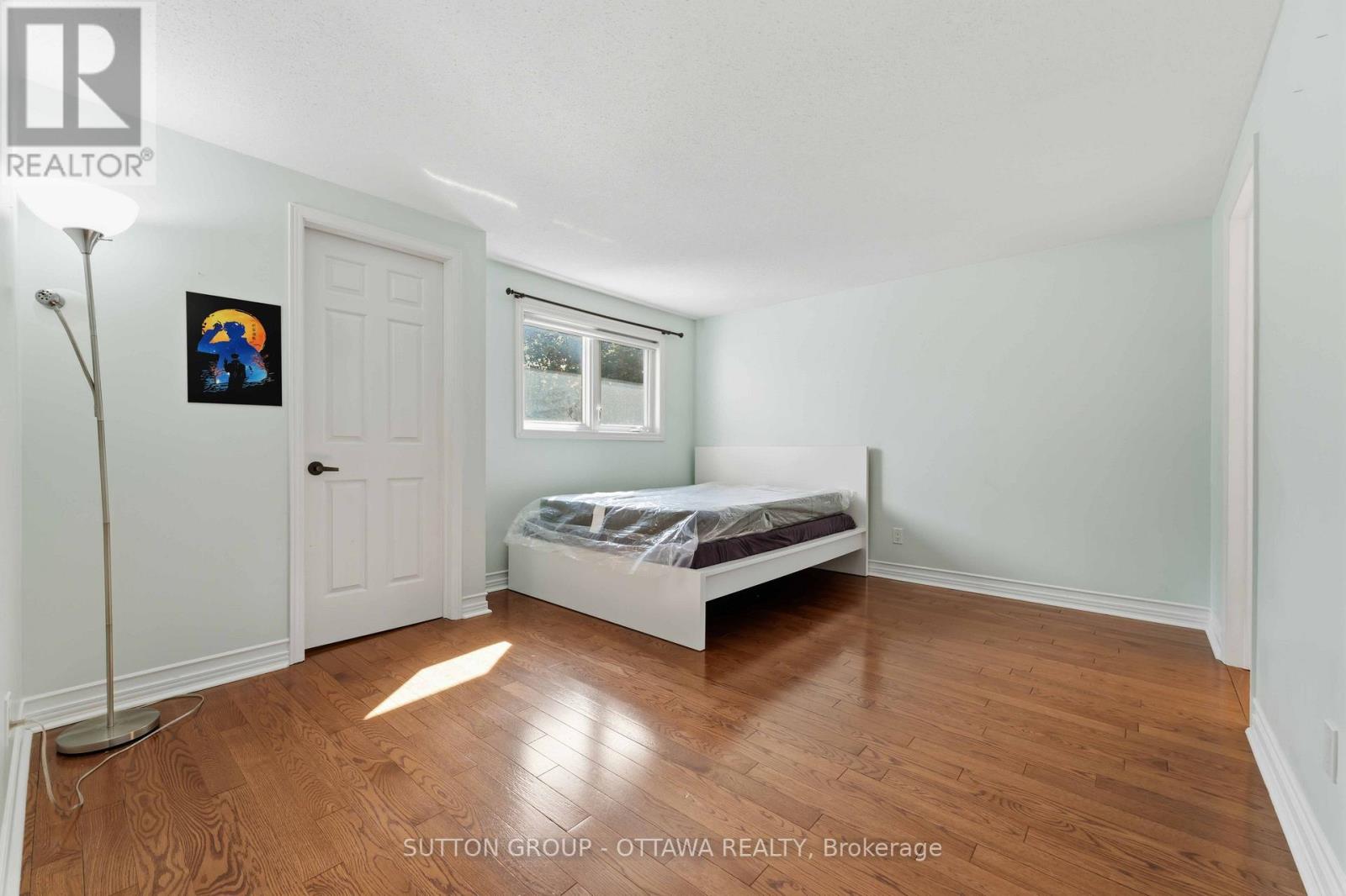 16 Crimson Gate Property Photo 22