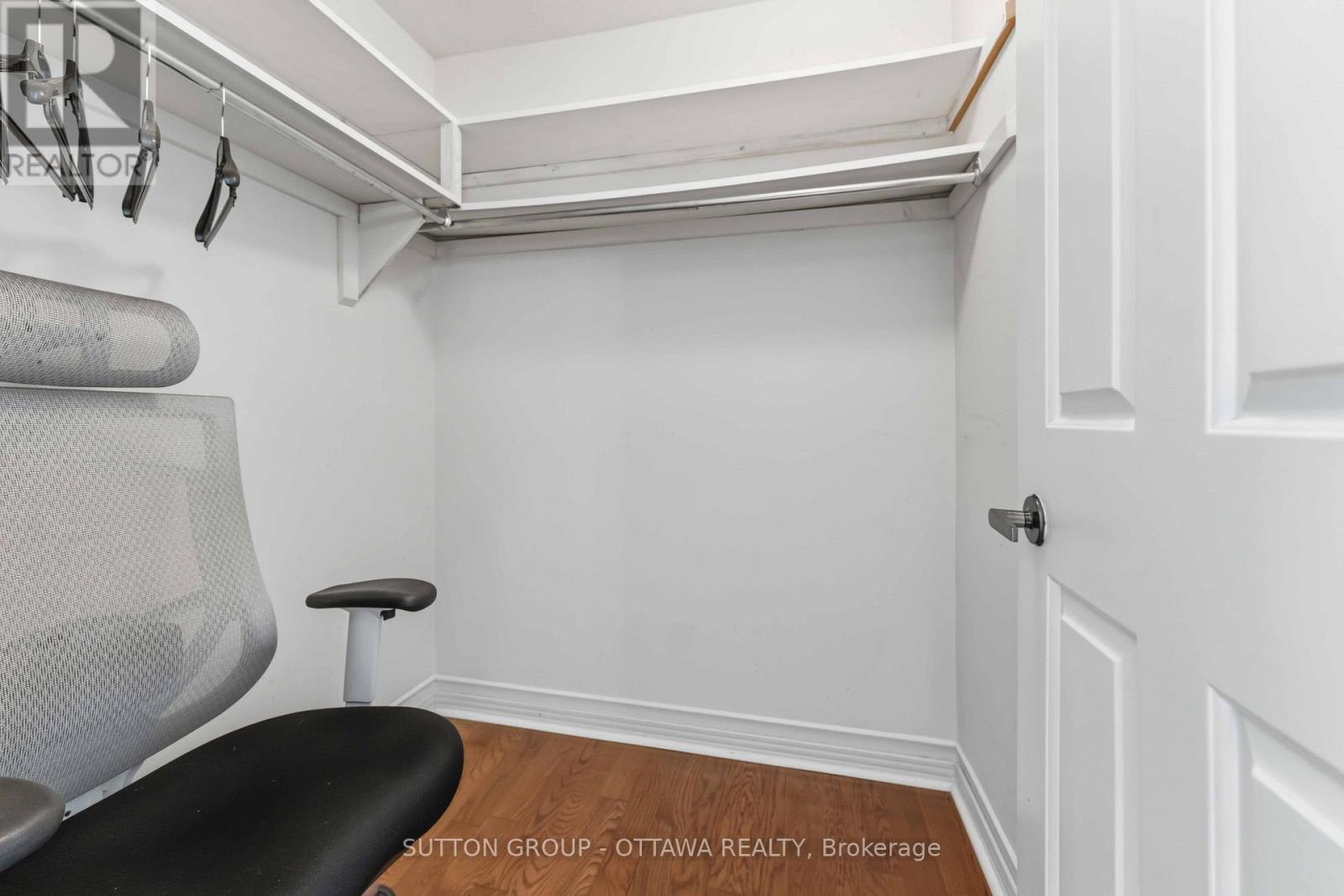 16 Crimson Gate Property Photo 23