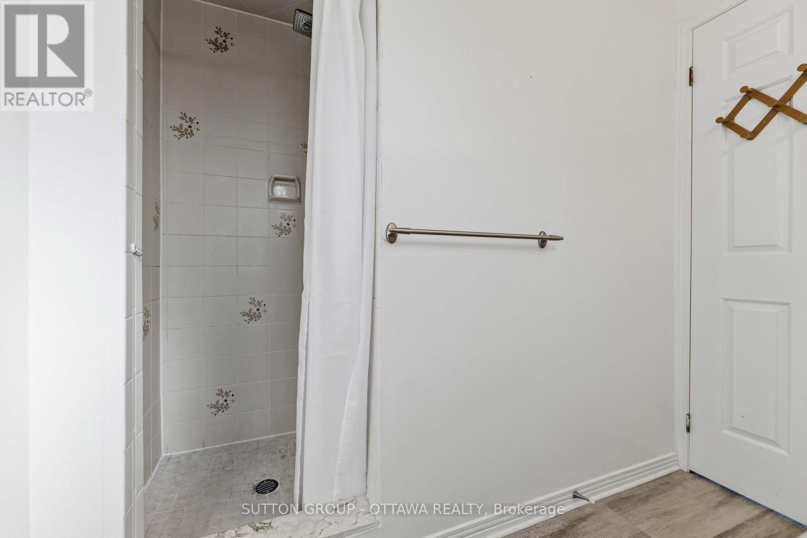 16 Crimson Gate Property Photo 26