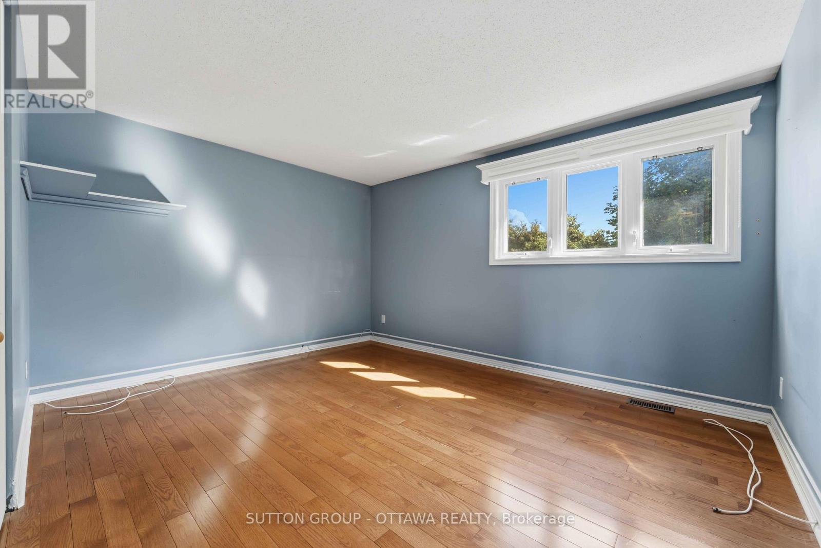 16 Crimson Gate Property Photo 30