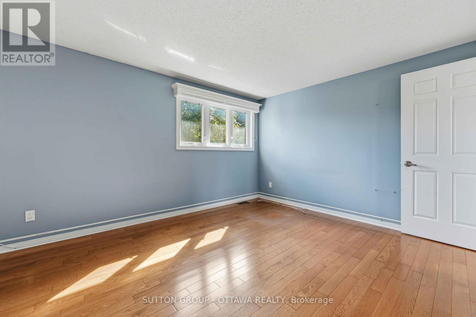 16 Crimson Gate Property Photo 31