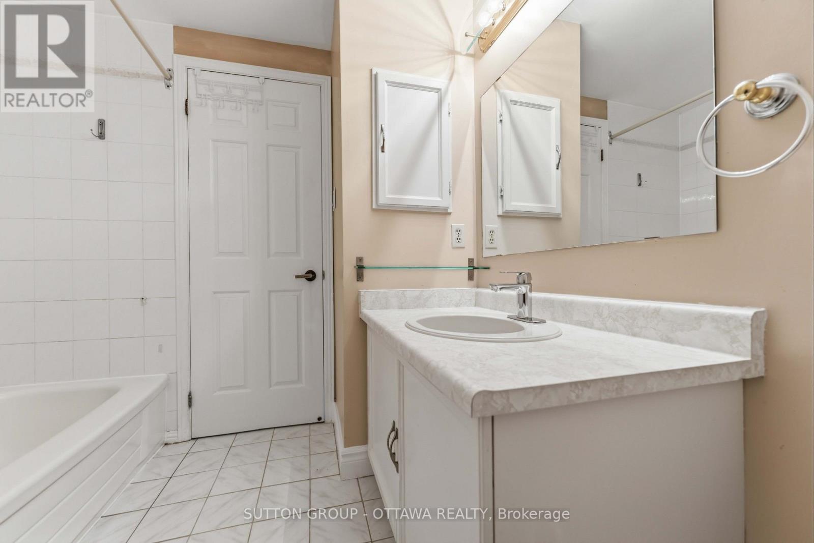 16 Crimson Gate Property Photo 35