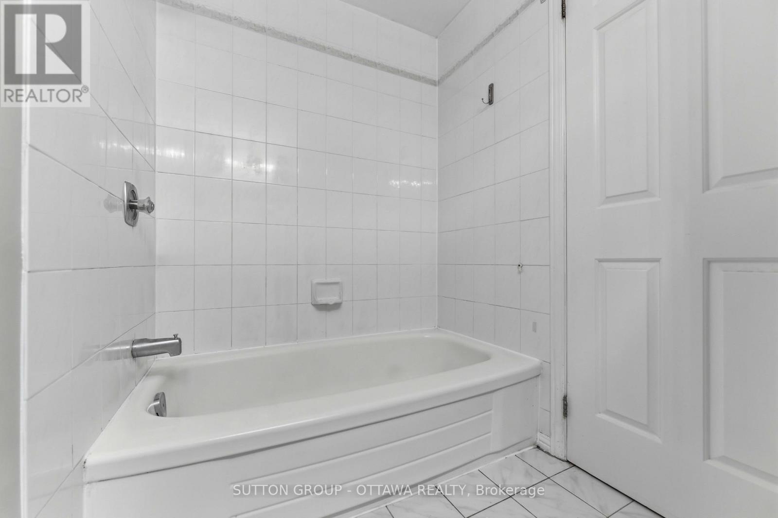16 Crimson Gate Property Photo 36