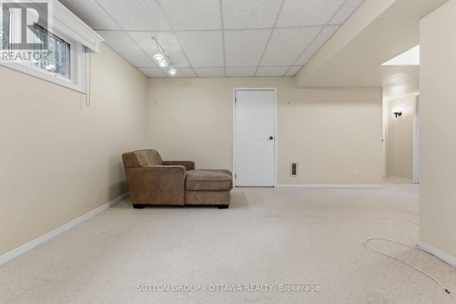 16 Crimson Gate Property Photo 41