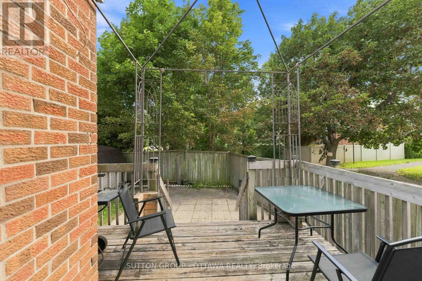 16 Crimson Gate Property Photo 46