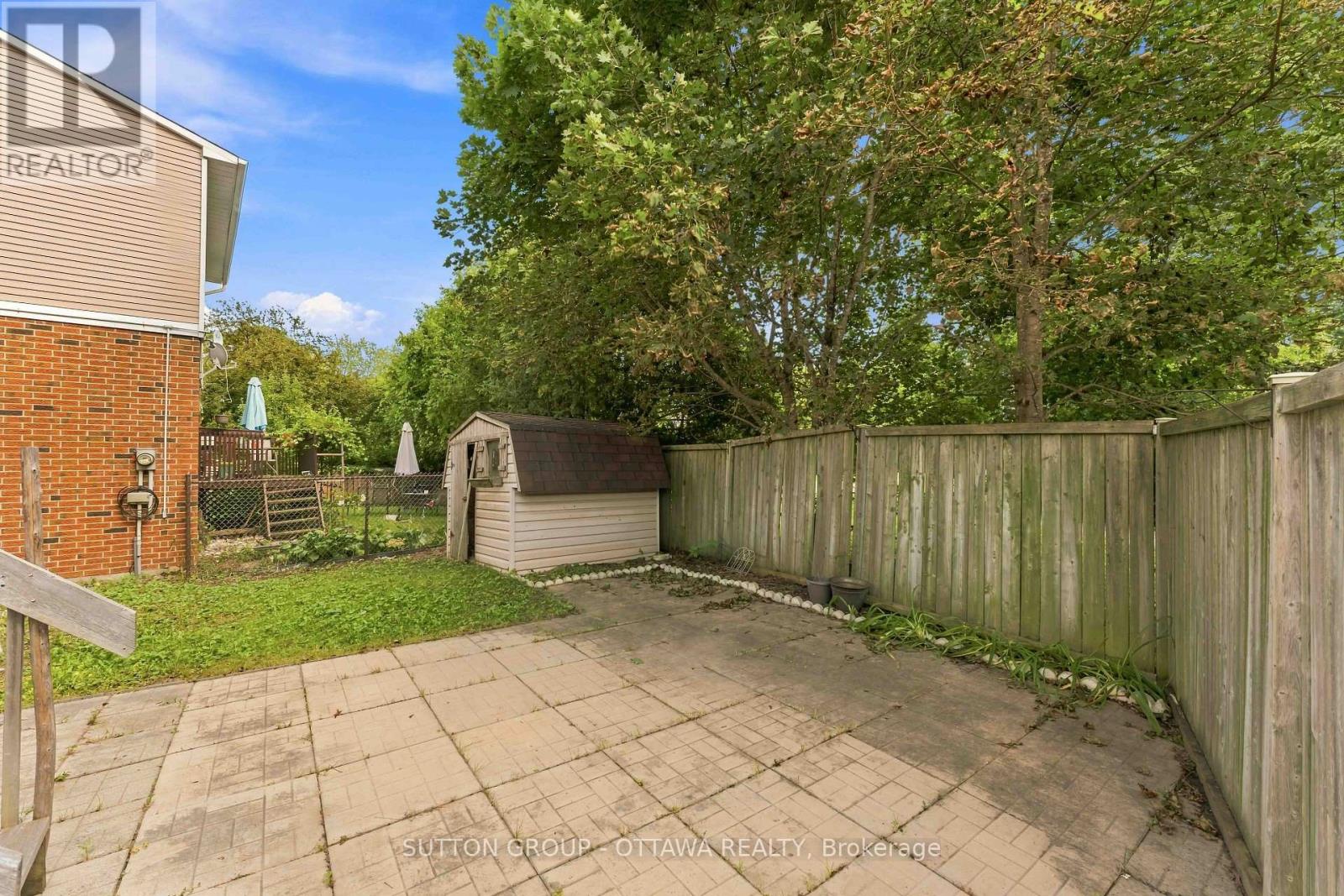 16 Crimson Gate Property Photo 48