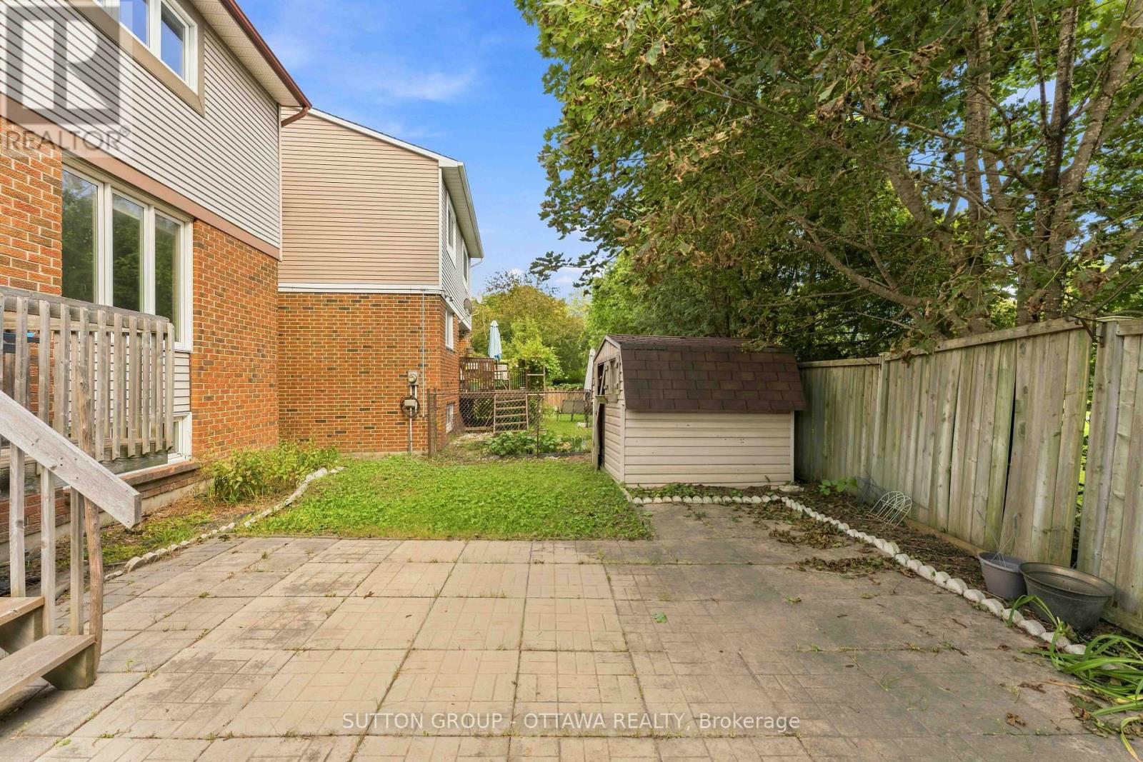16 Crimson Gate Property Photo 49