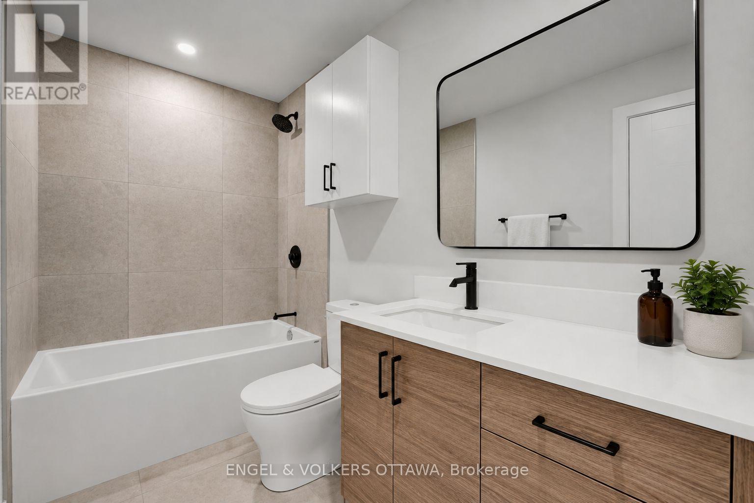 9 - 655 Donat Street Property Photo 8