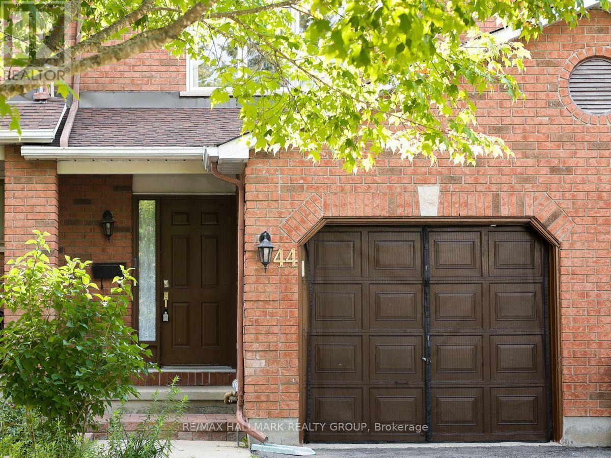 44 WINNEGREEN COURT