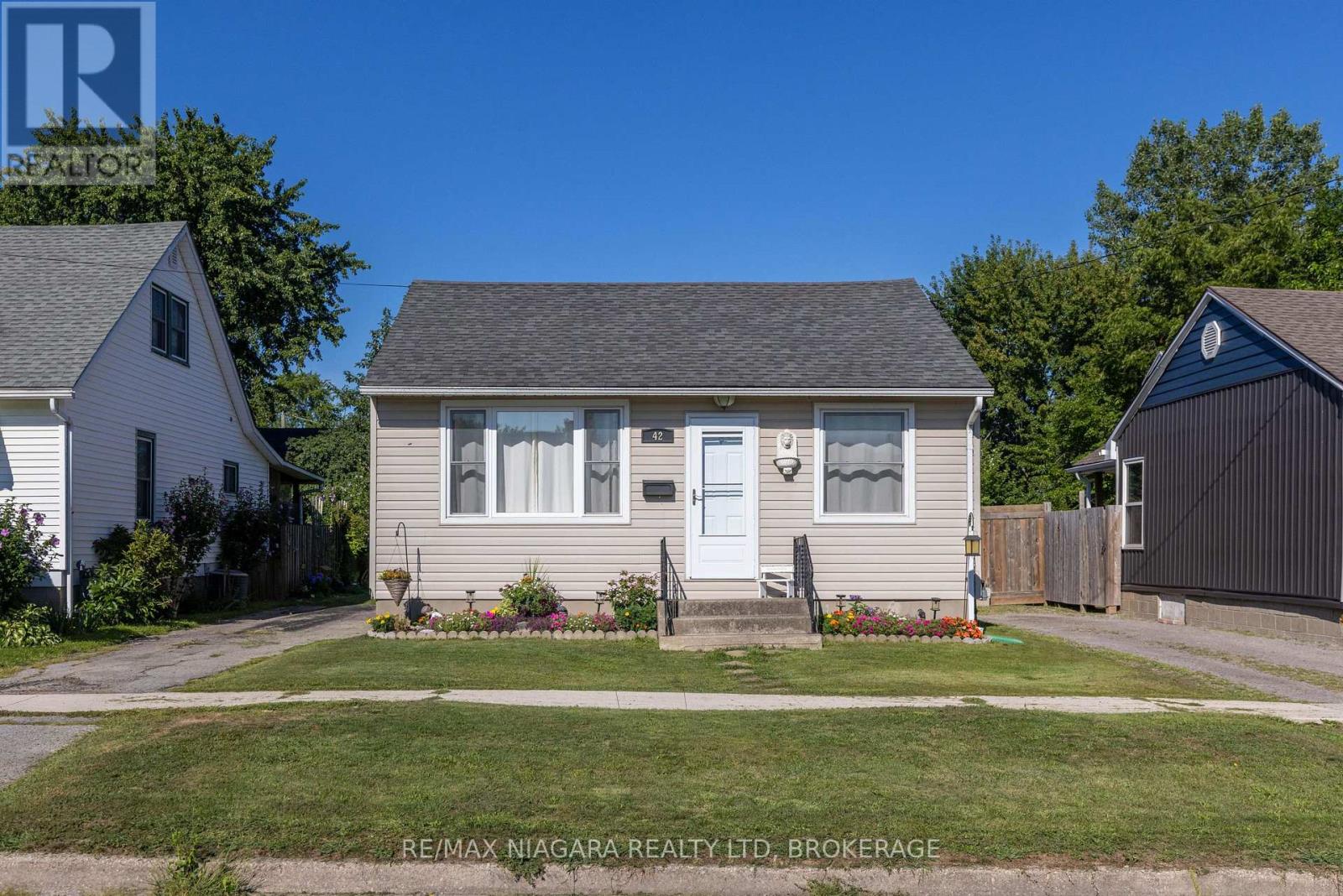 42 DOUGLAS STREET Property Photo 1