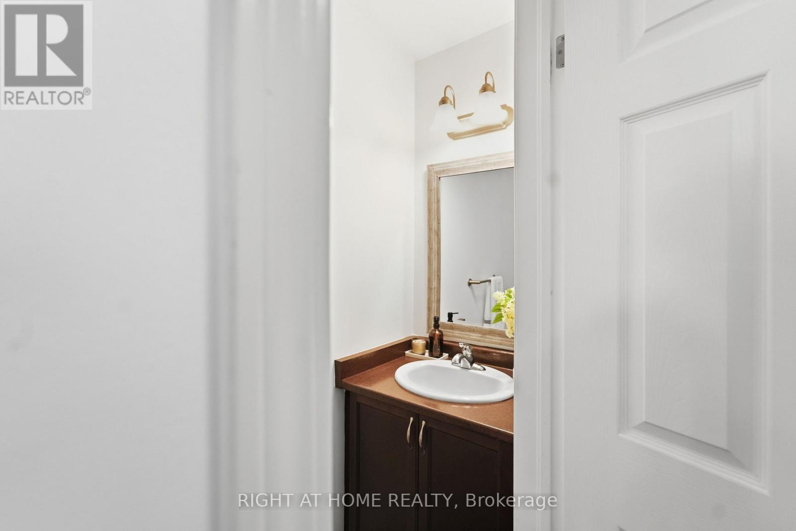 7 - 582 Hyde Park Road Property Photo 5