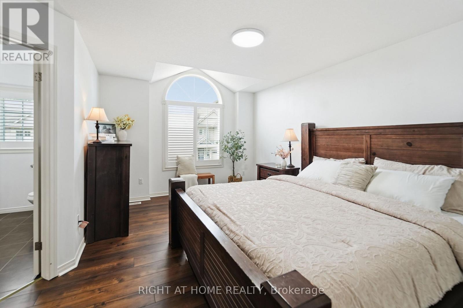 7 - 582 Hyde Park Road Property Photo 13