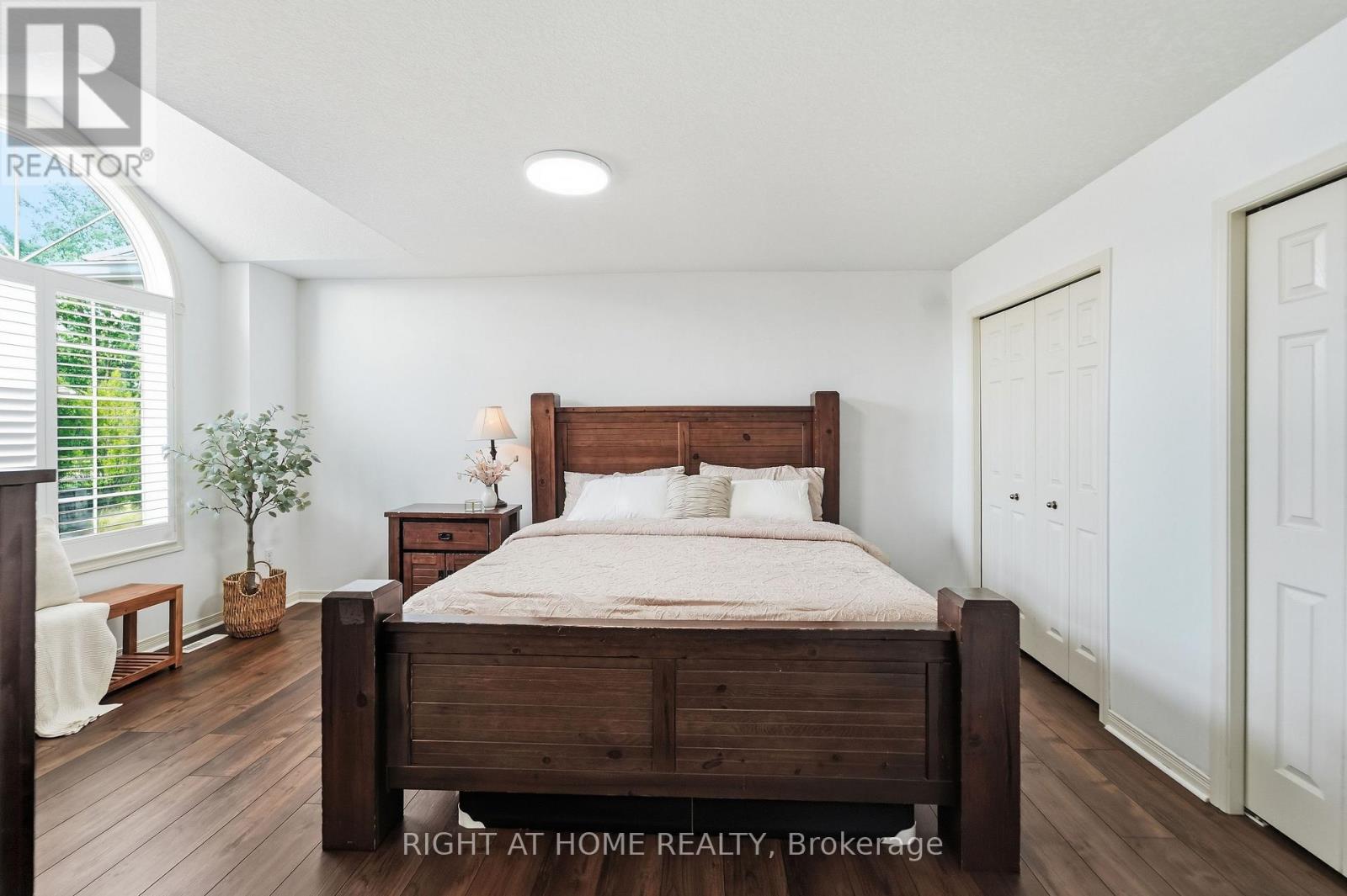 7 - 582 Hyde Park Road Property Photo 14