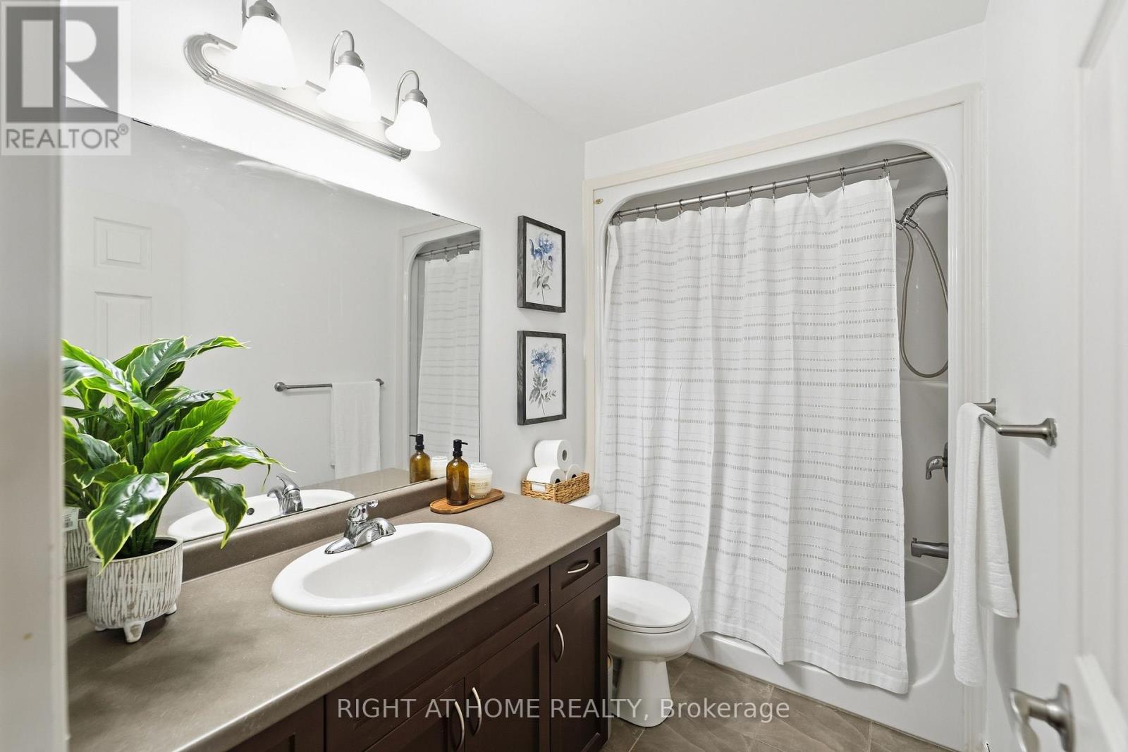 7 - 582 Hyde Park Road Property Photo 17