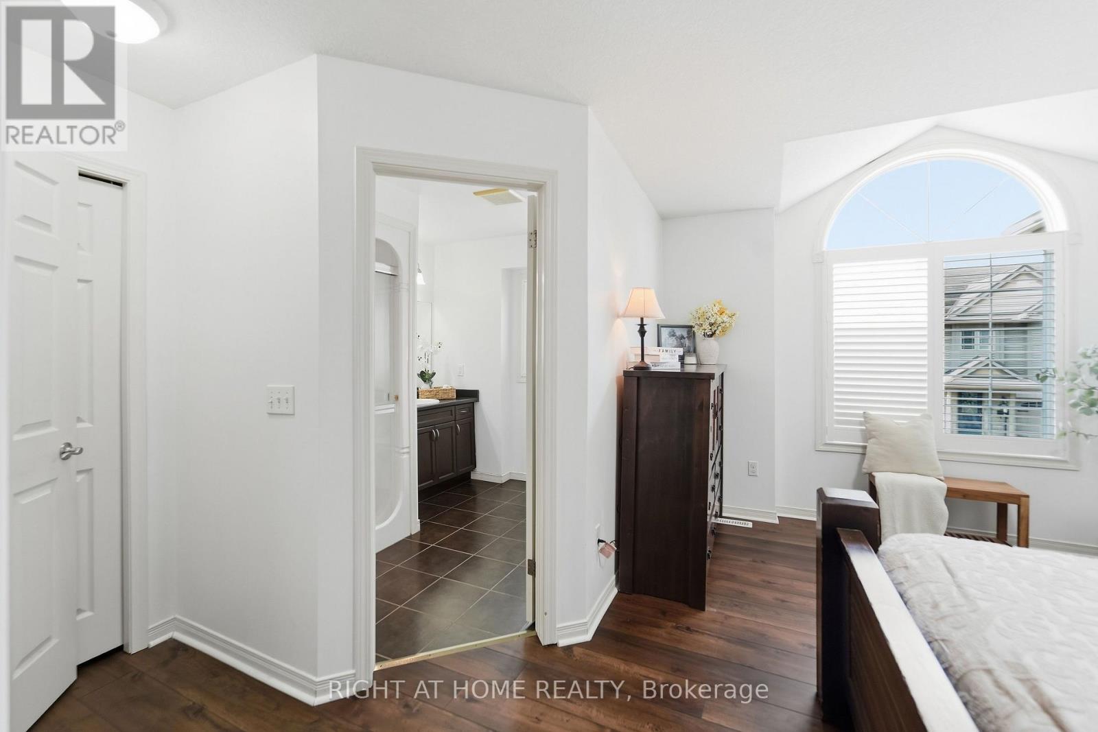 7 - 582 Hyde Park Road Property Photo 18