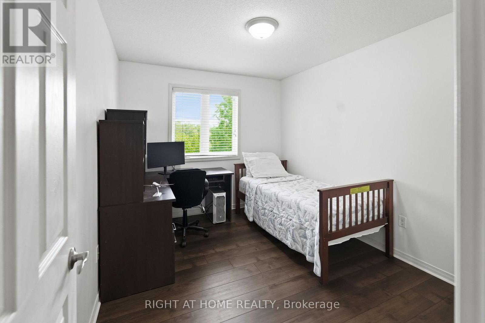 7 - 582 Hyde Park Road Property Photo 21