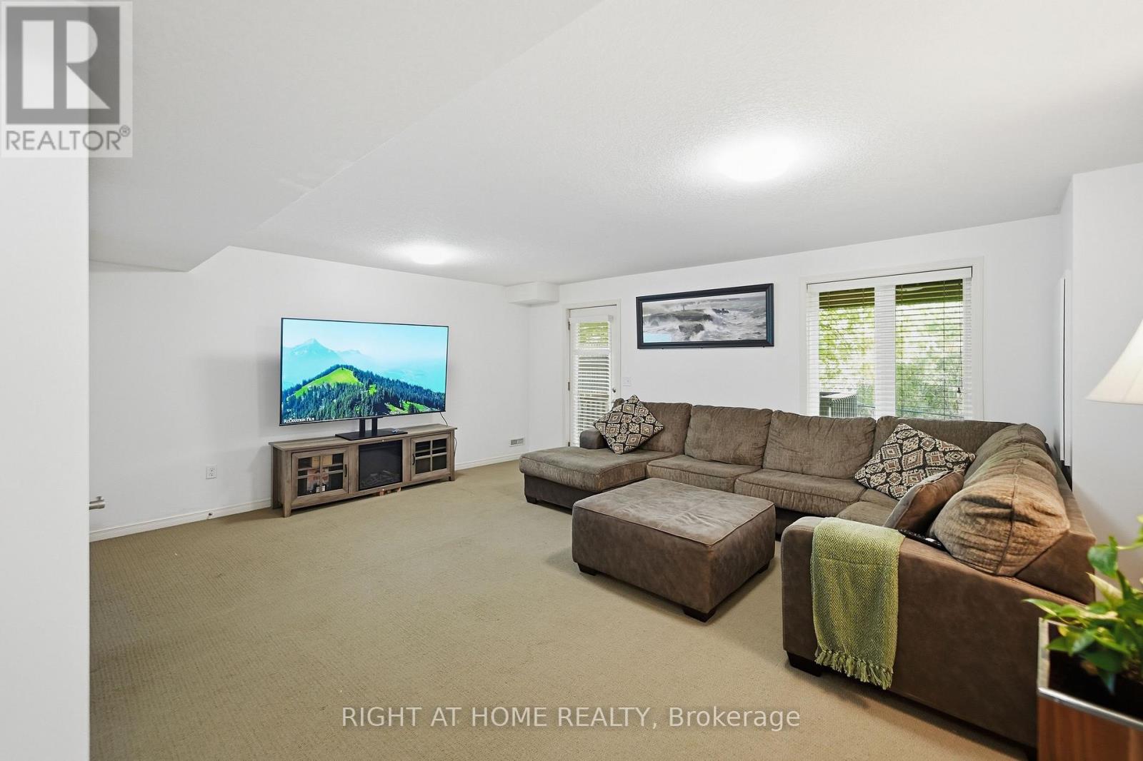 7 - 582 Hyde Park Road Property Photo 23