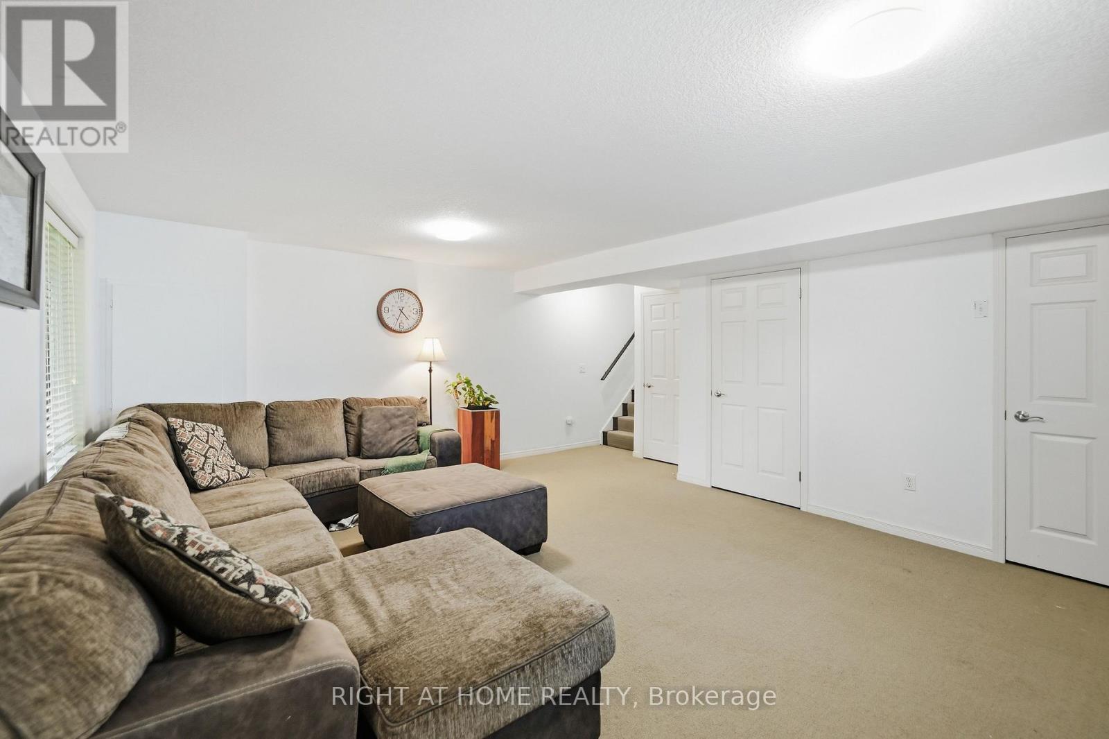 7 - 582 Hyde Park Road Property Photo 24