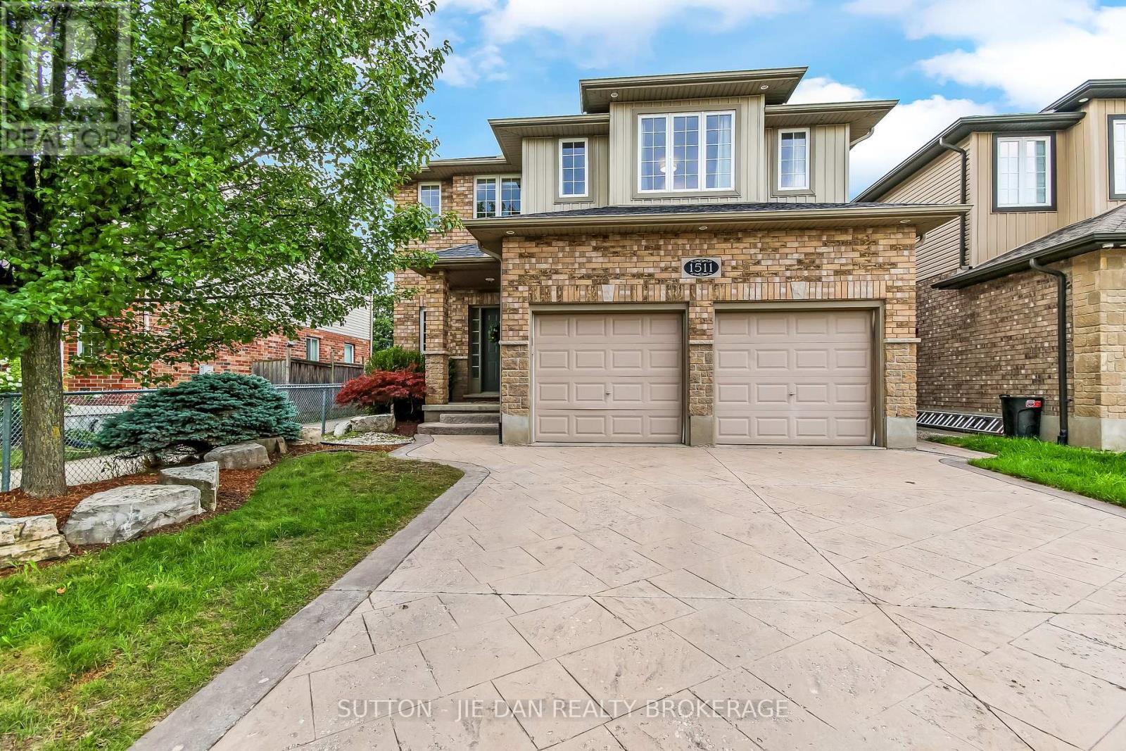 1511 Coronation Drive Property Photo 1