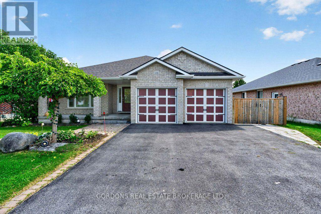436 BRIDGE STREET W Property Photo 1