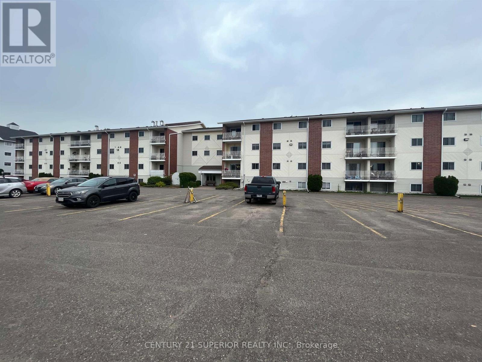 160 - 725 JAMES STREET S