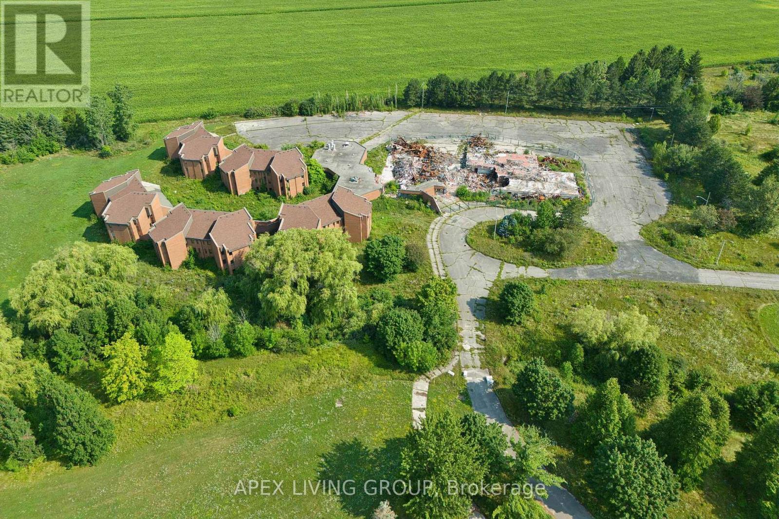 424 Quebec Avenue Property Photo 3