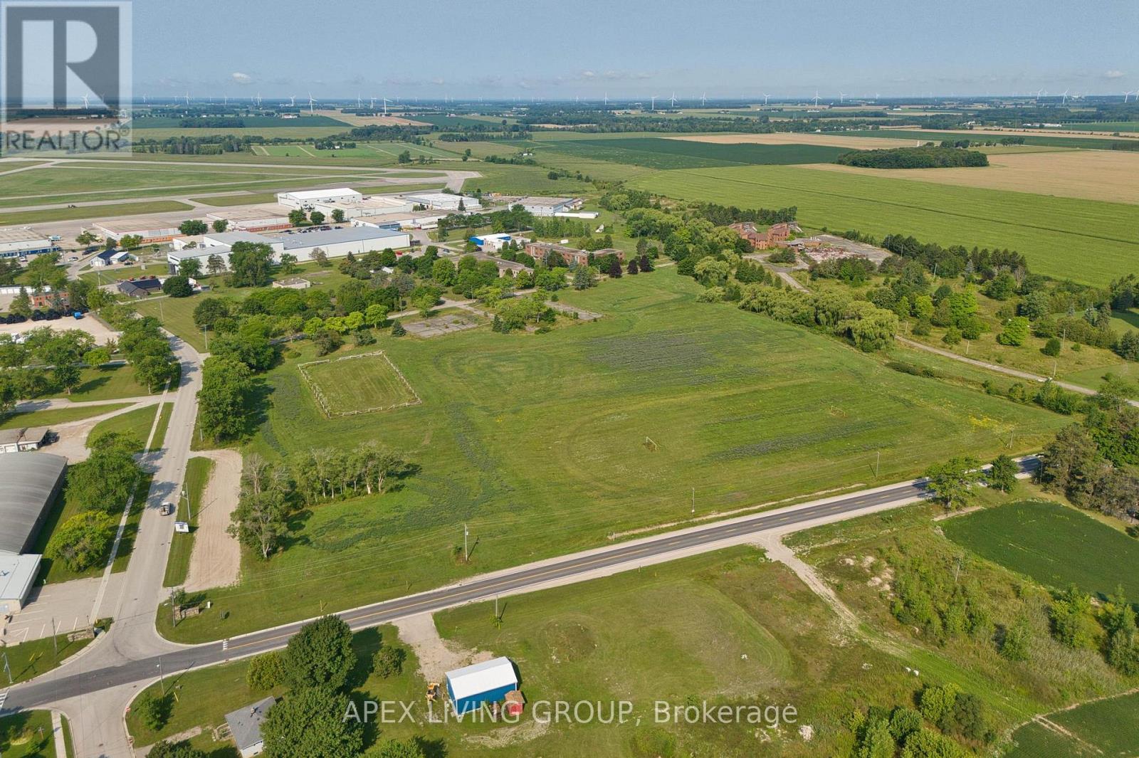 424 Quebec Avenue Property Photo 4