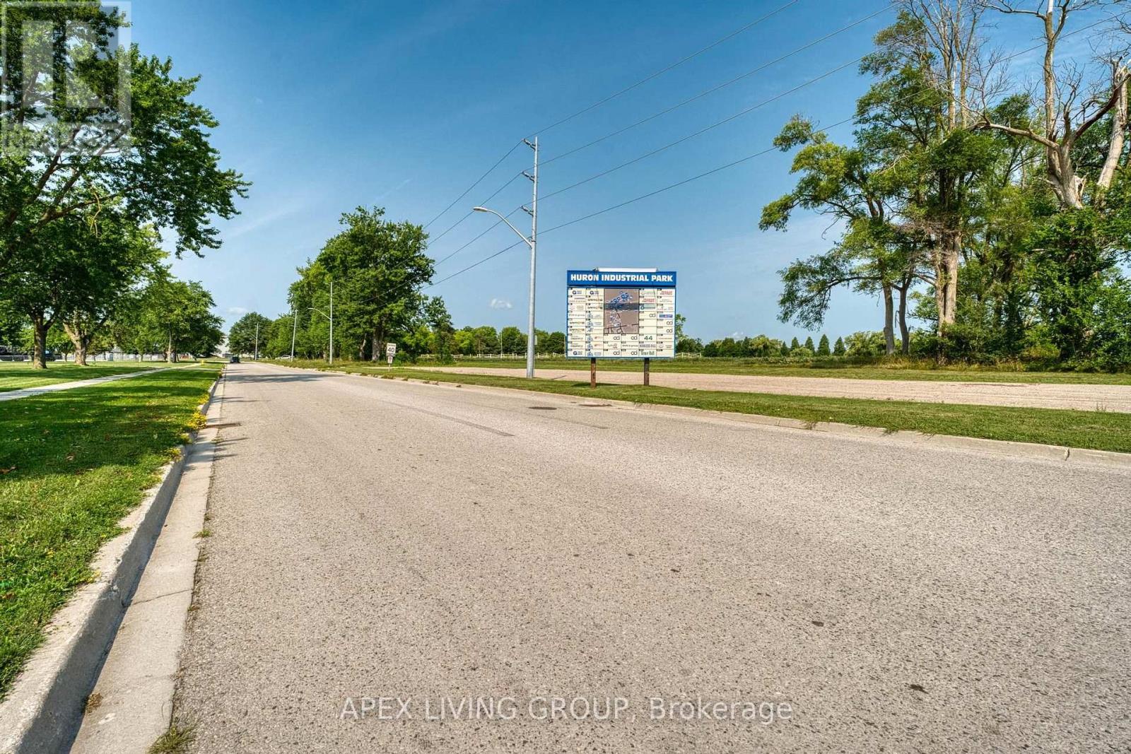 424 Quebec Avenue Property Photo 6