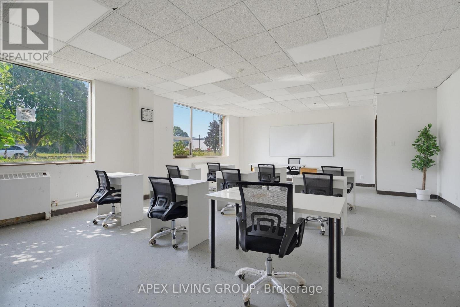 424 Quebec Avenue Property Photo 12