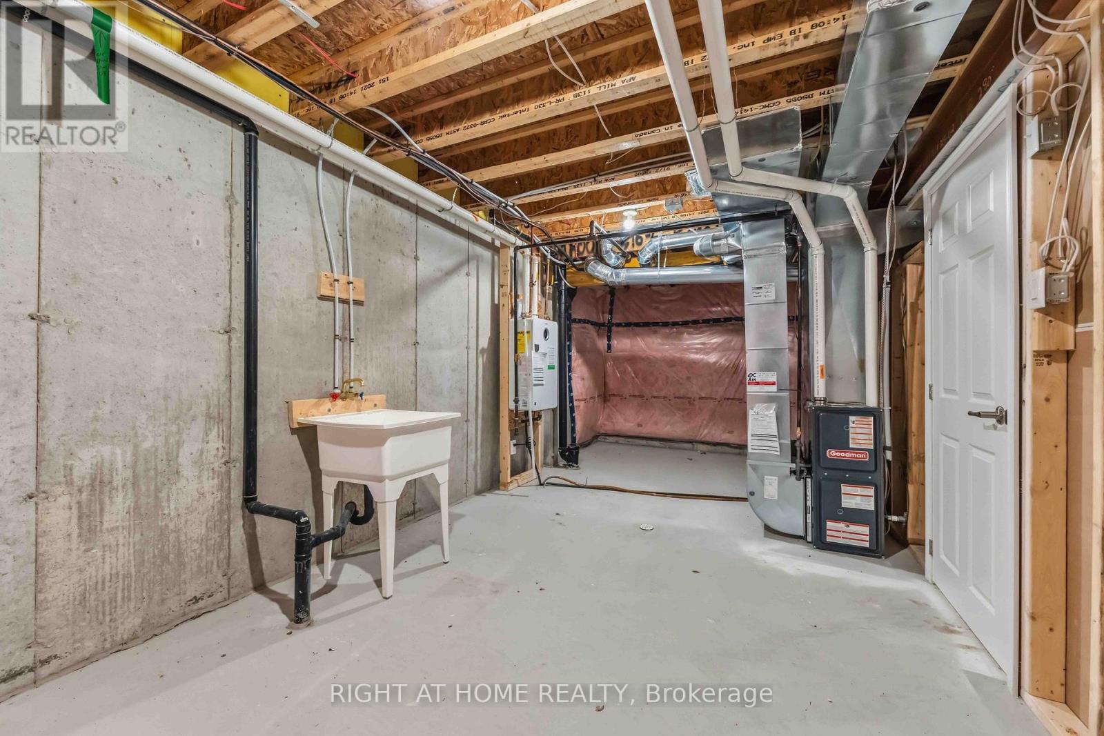 709 Derreen Avenue Property Photo 34