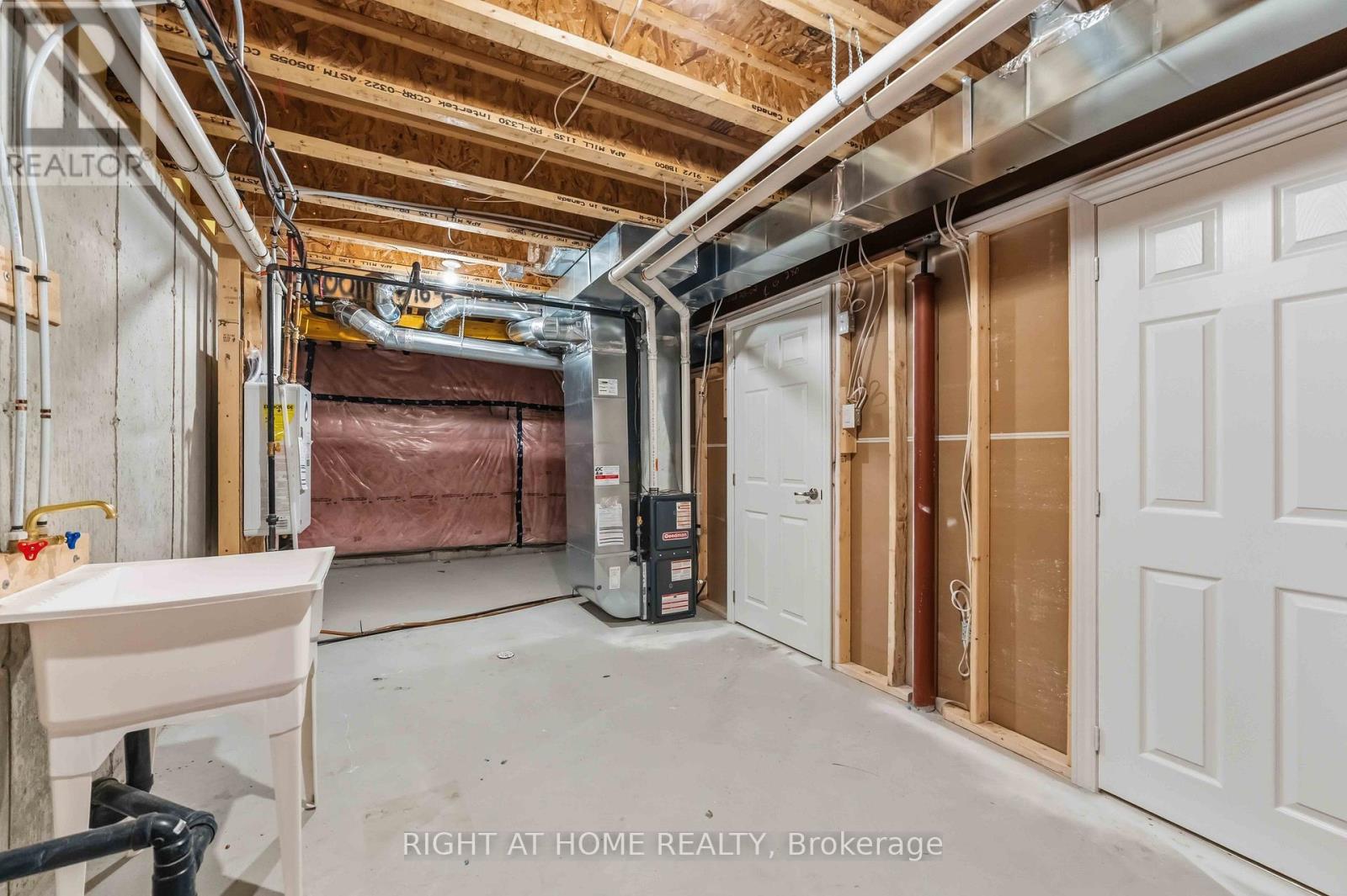 709 Derreen Avenue Property Photo 35