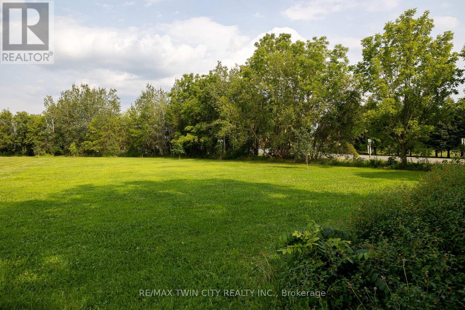 2 Kings Lane Property Photo 1
