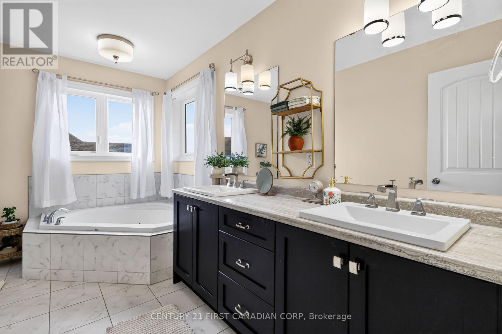 10 Birchall Lane Property Photo 32
