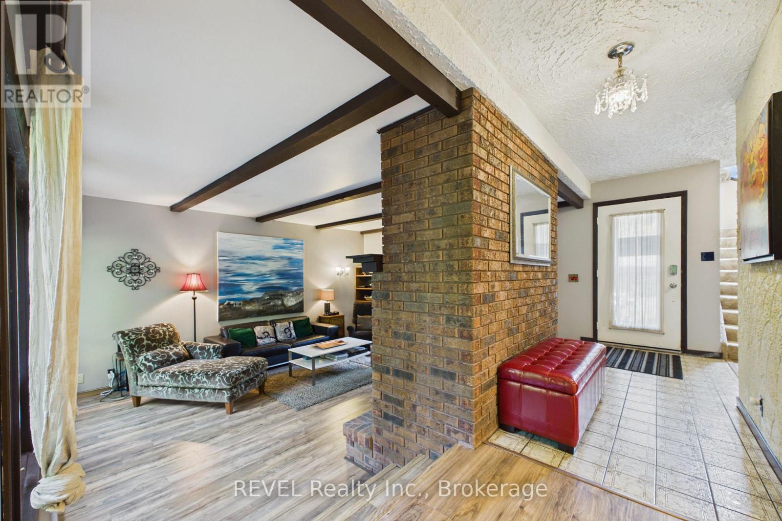 370 Segwun Boulevard Property Photo 5