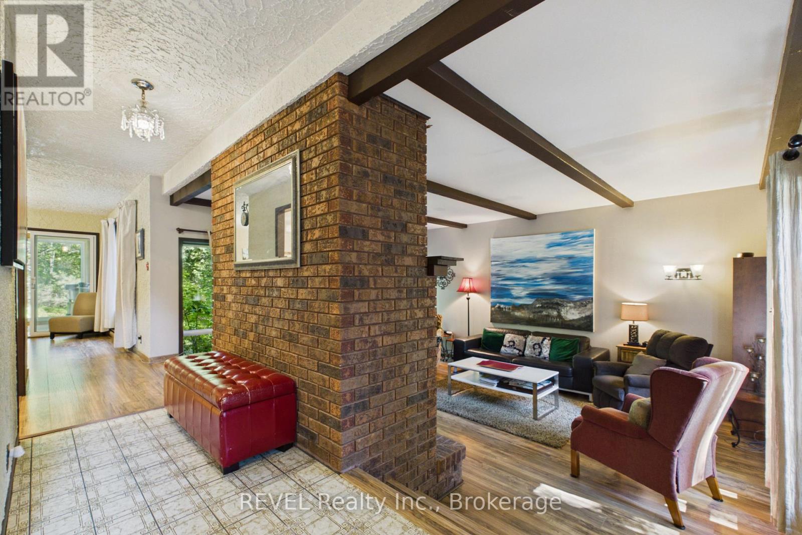 370 Segwun Boulevard Property Photo 6