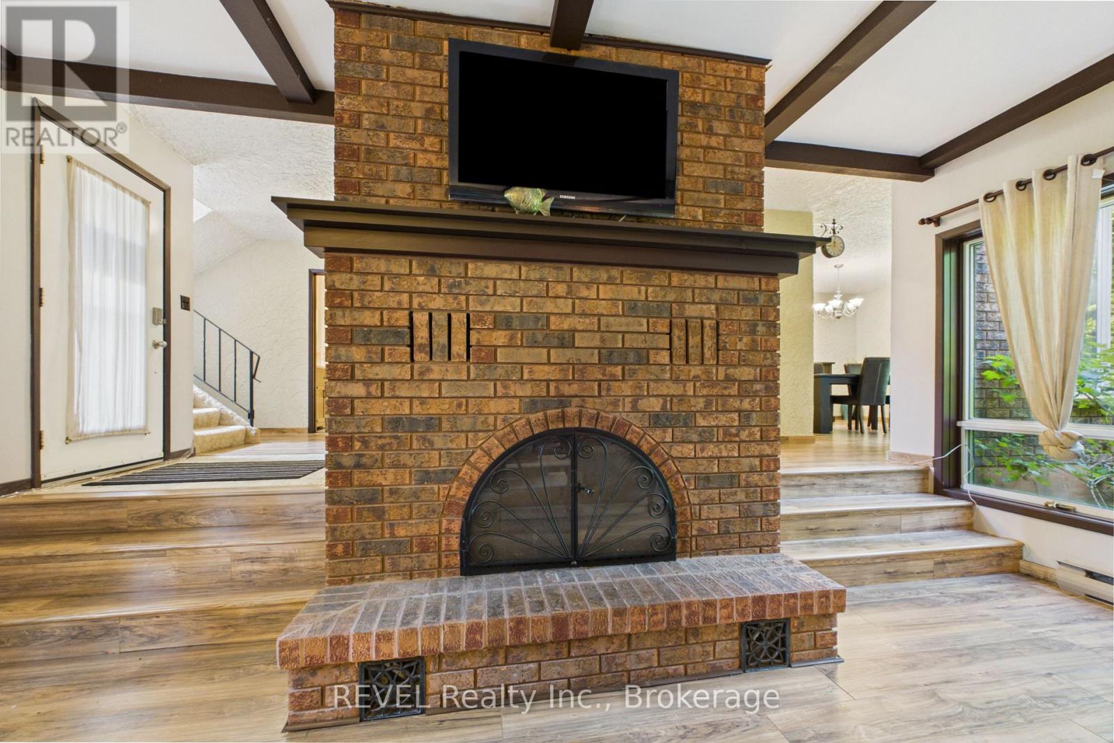 370 Segwun Boulevard Property Photo 8