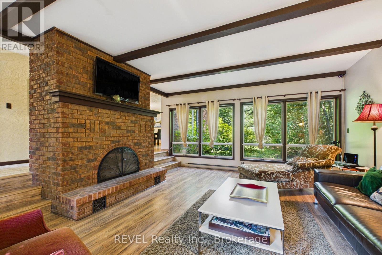 370 Segwun Boulevard Property Photo 9