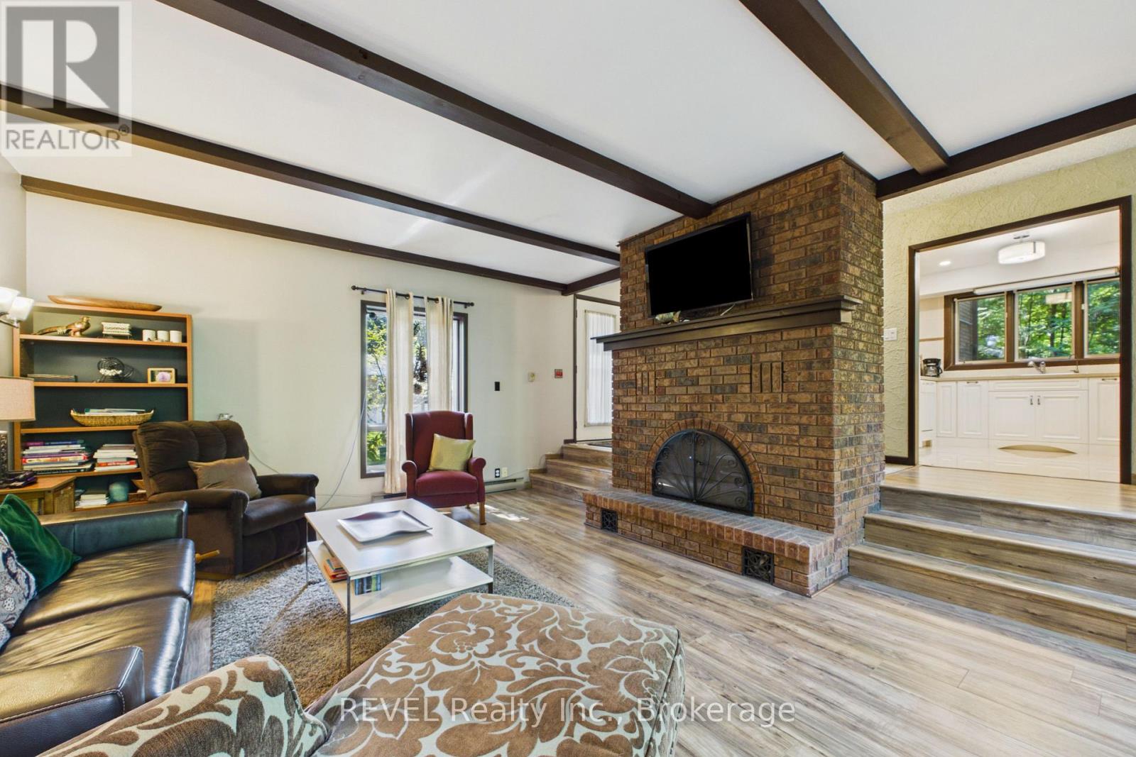 370 Segwun Boulevard Property Photo 10