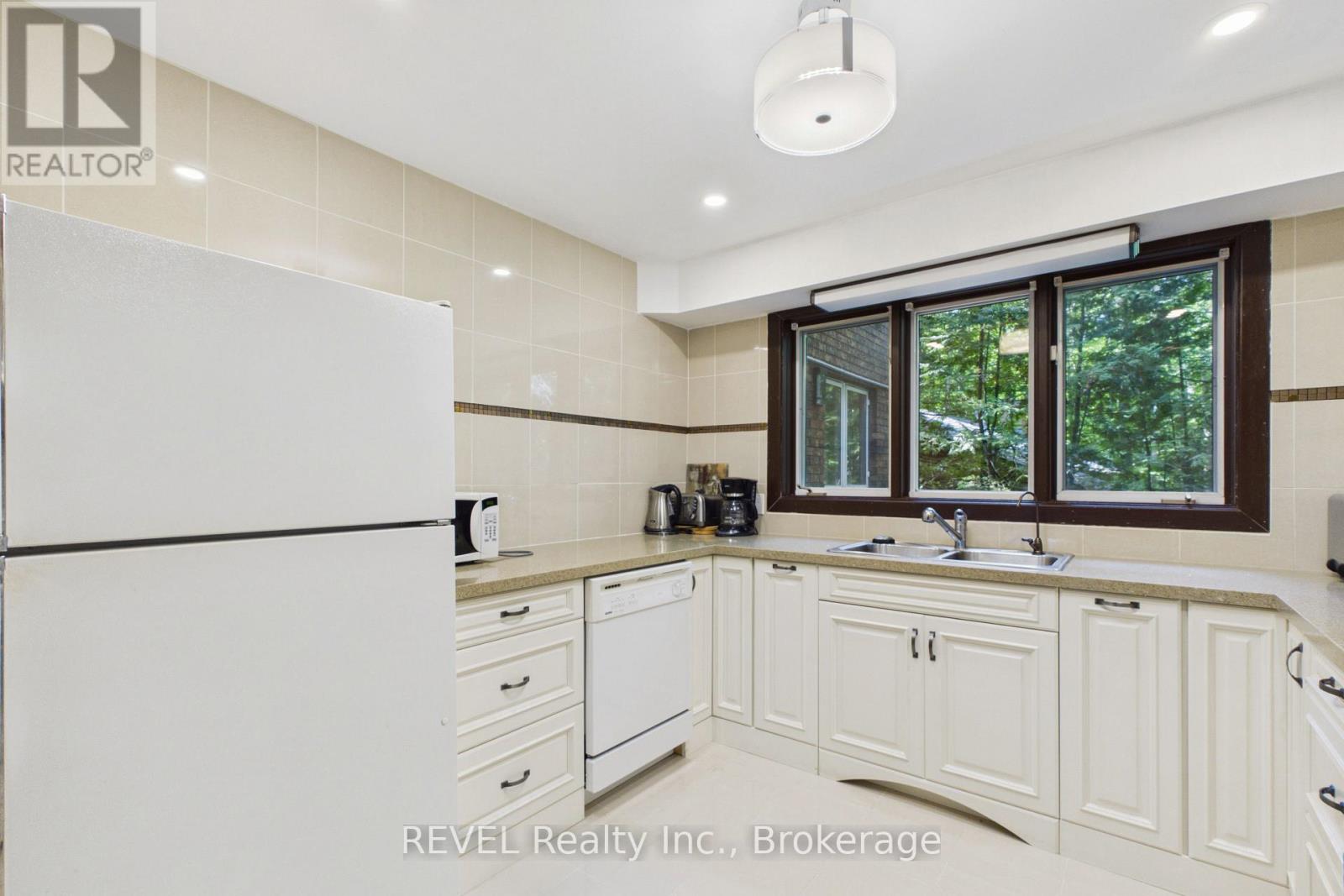 370 Segwun Boulevard Property Photo 12