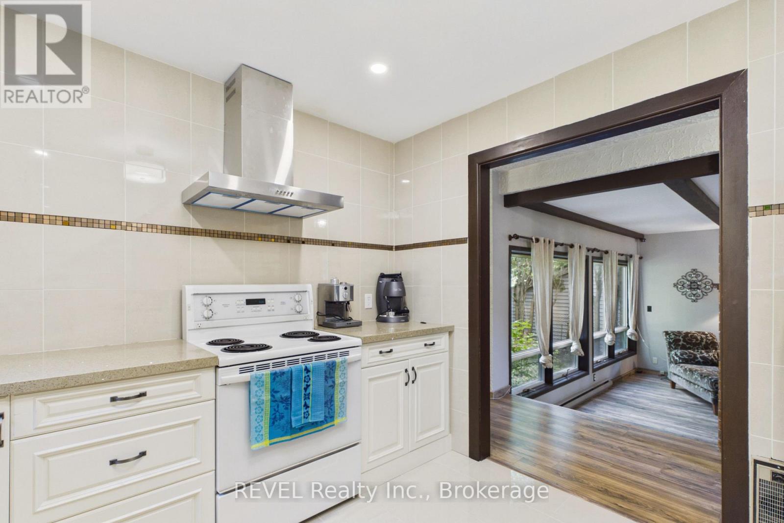 370 Segwun Boulevard Property Photo 13