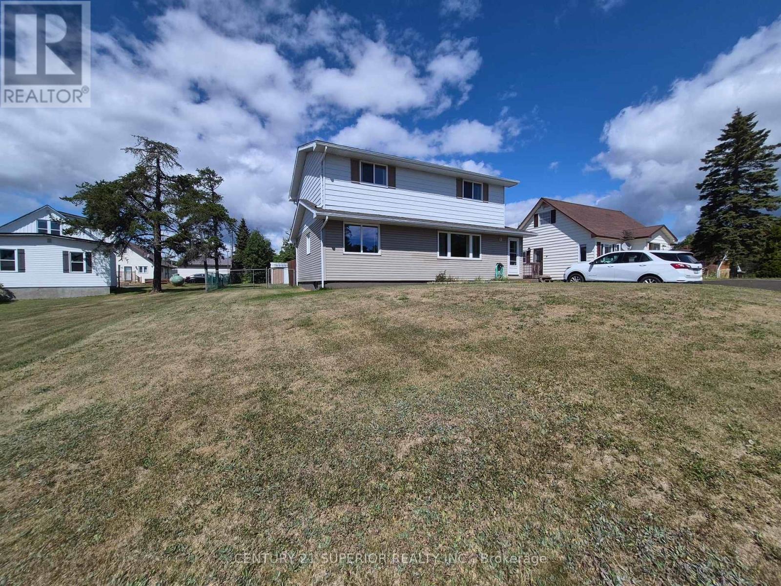 1 Laurier Ave Property Photo 2