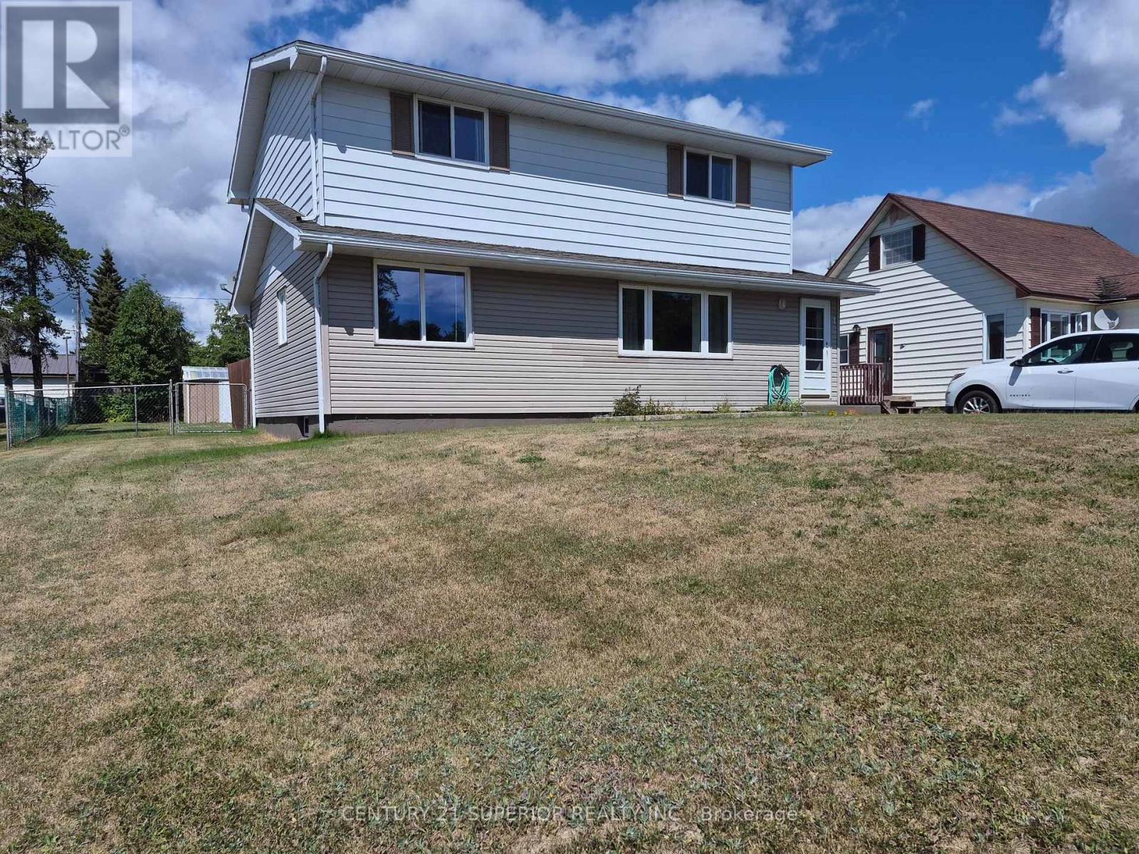 1 Laurier Ave Property Photo 3