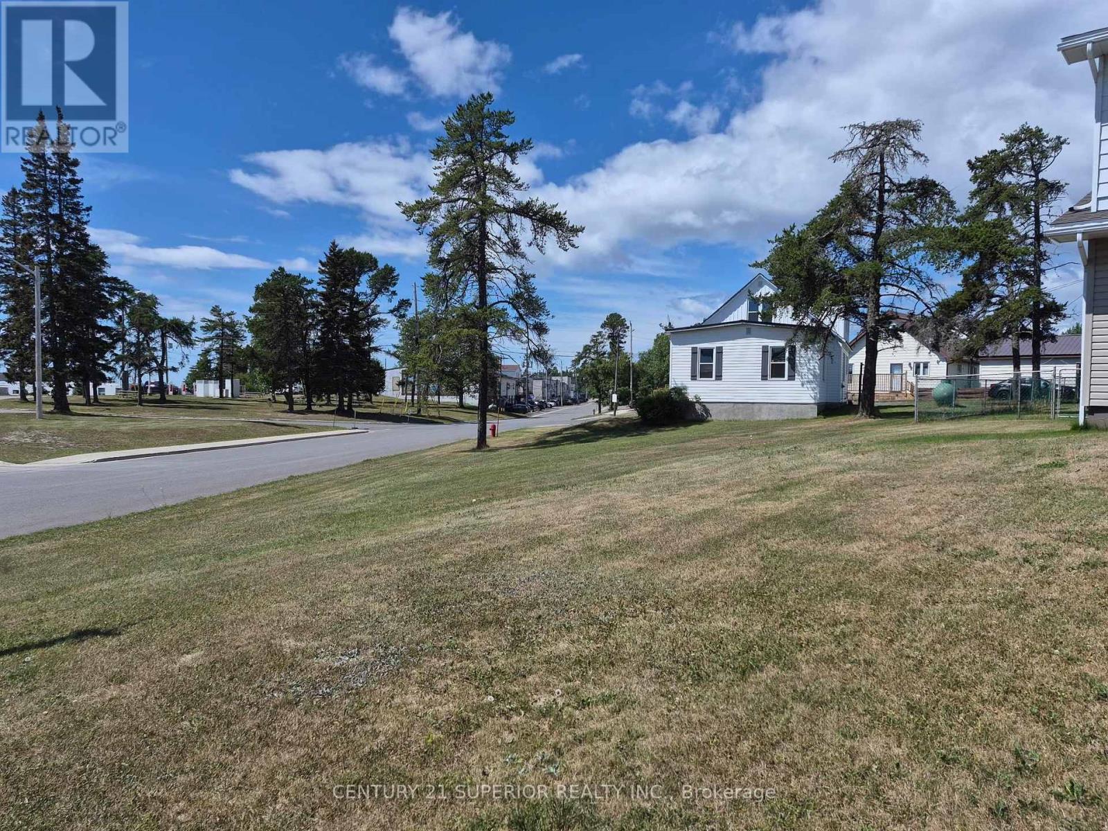 1 Laurier Ave Property Photo 4