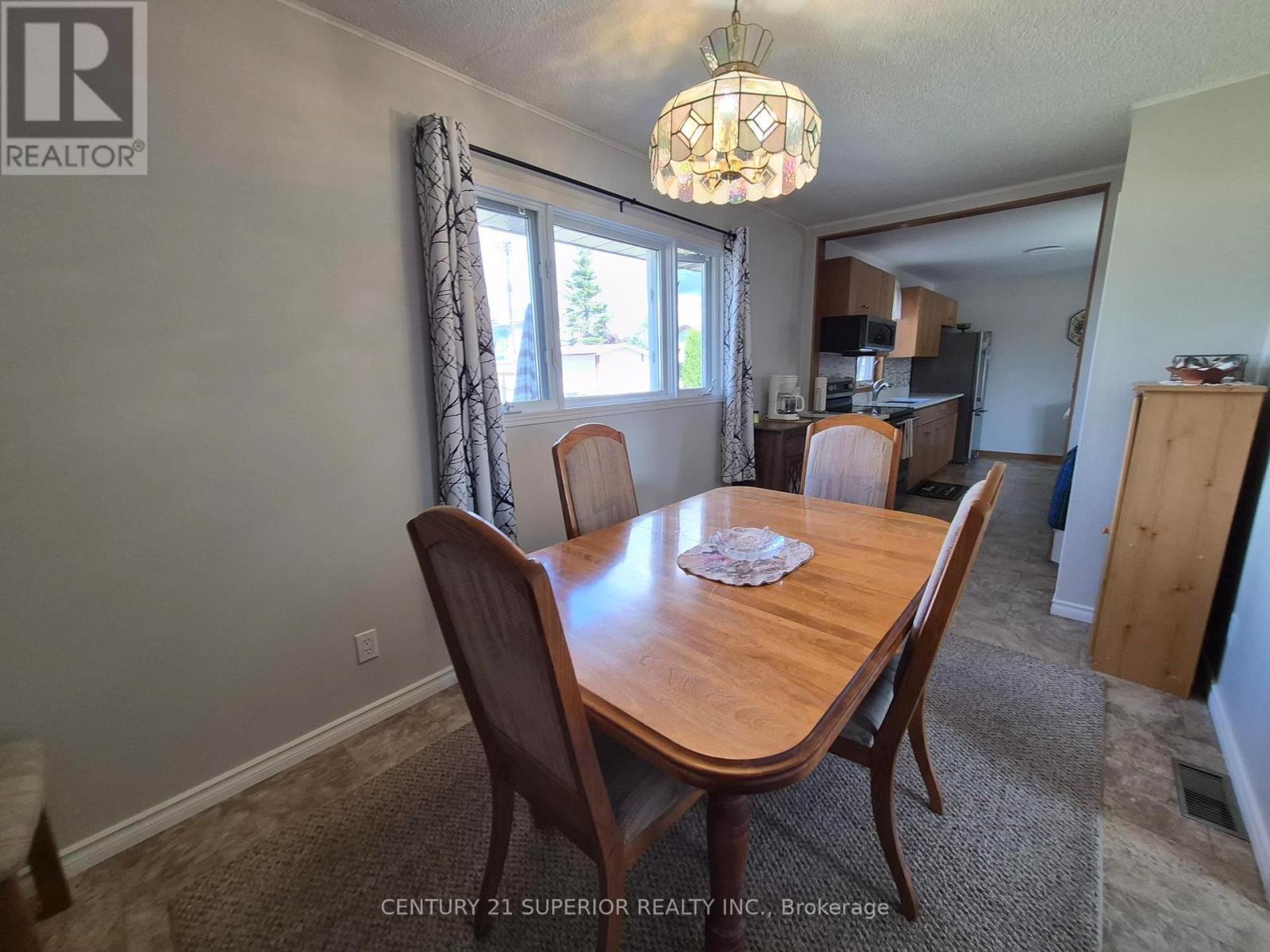 1 Laurier Ave Property Photo 6