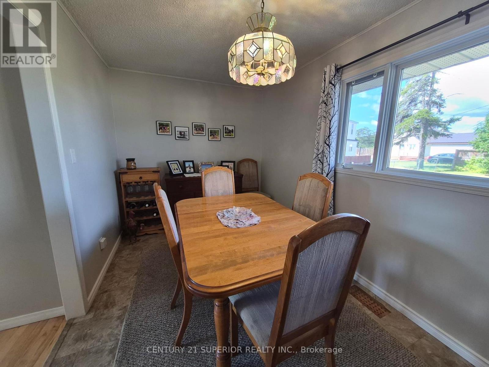 1 Laurier Ave Property Photo 7