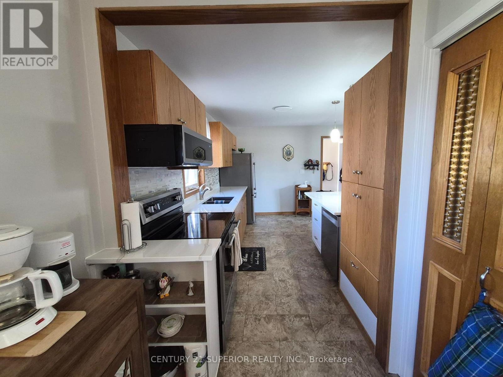 1 Laurier Ave Property Photo 8